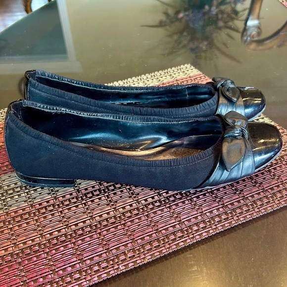 Etienne Aigner Black Ballet Flats with a Patent Leather Leather Detail Size 10 - Picture 3 of 8